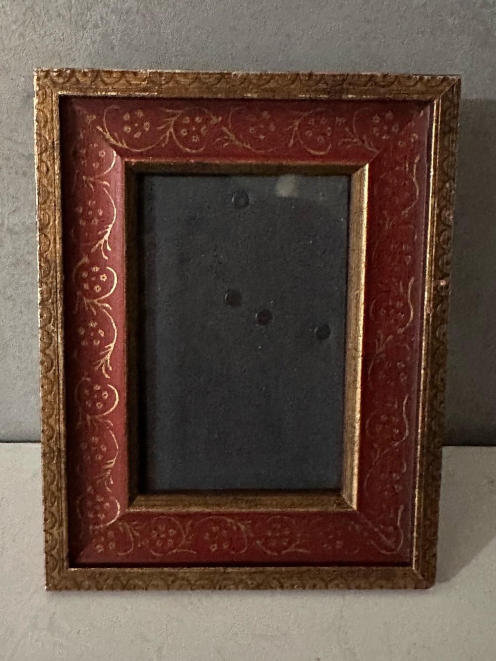 VINTAGE RED GOLD FLORAL DETAILS WOOD PICTURE FRAME FITS 4X6